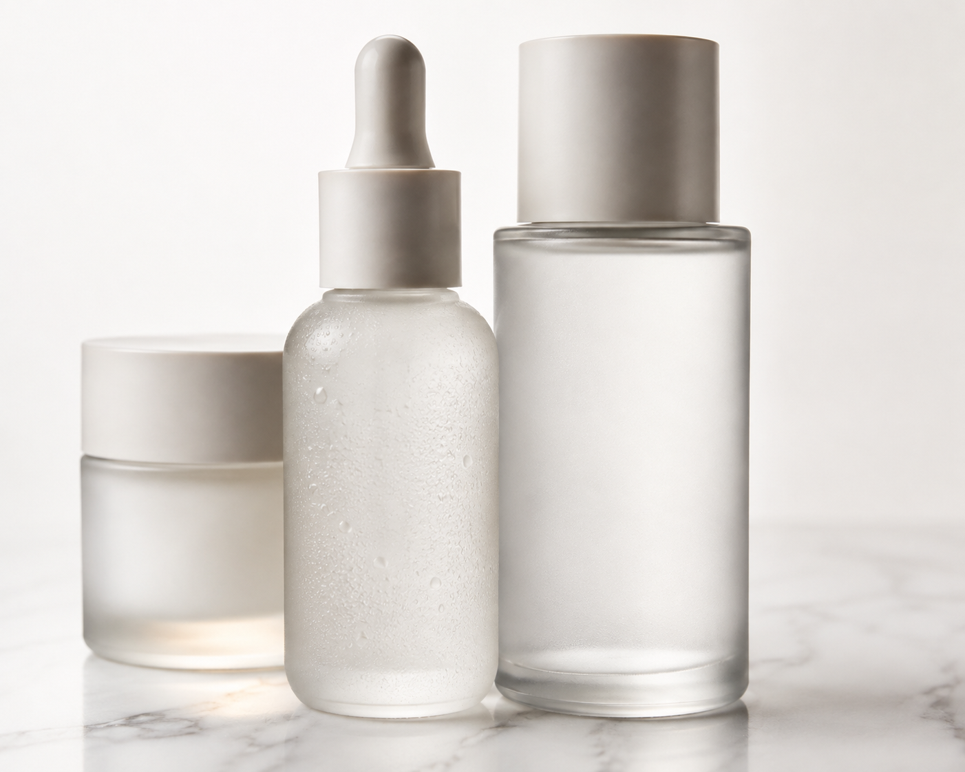 Frascos neutros sem rótulo lado a lado, representando o teste cego usado para validar as marcas do Crivo LoveSkin