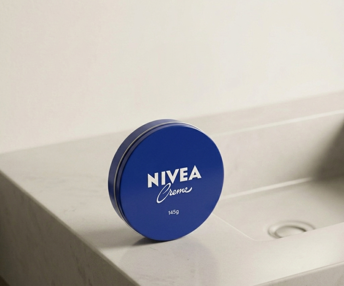 nivea lata azul na pia loveskin, hidratante clássico de gôndola